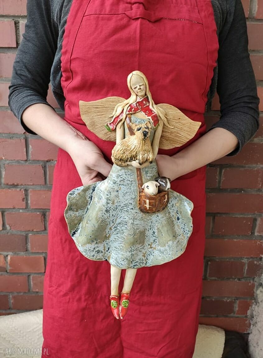 Anioł z pieskiem i świnkami morskimi - ceramika handmade
