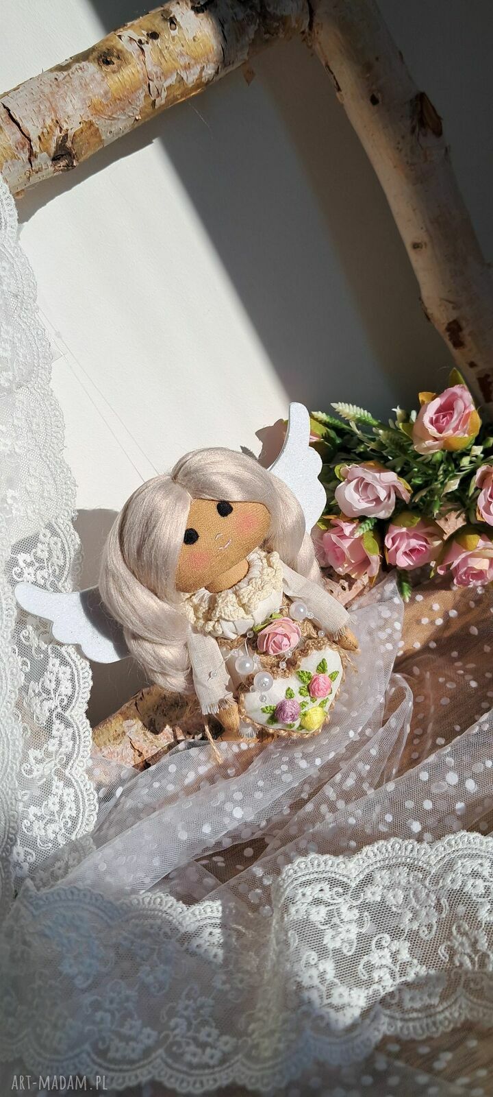 Aniołek stróż z serduszkiem - pamiątka handmade dla dziecka