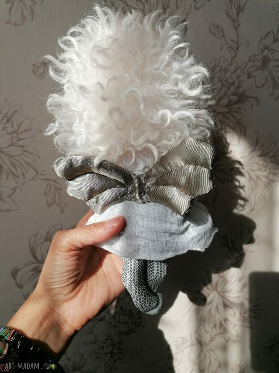 Kudłaty Aniołek - artystyczna lalka kolekcjonerska z tkaniny 22 cm