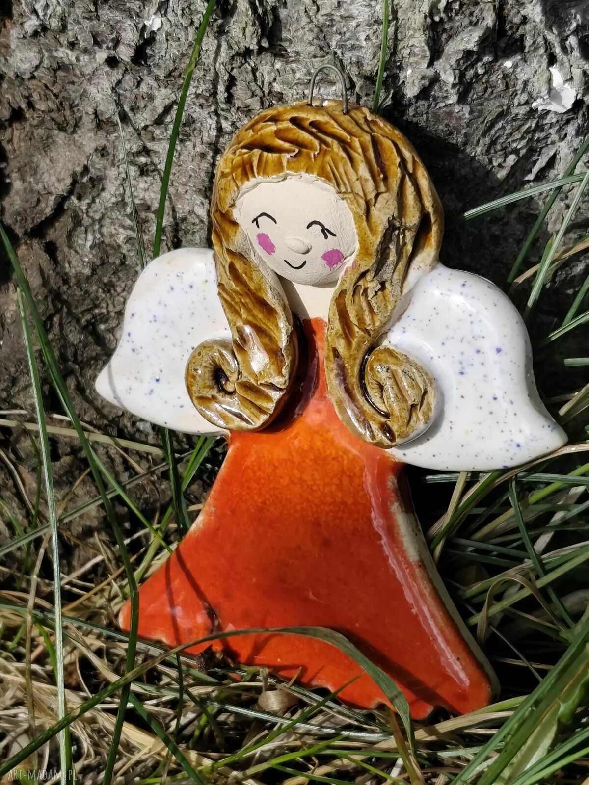 Ręcznie robiony ceramiczny aniołek z kolorową sukienką