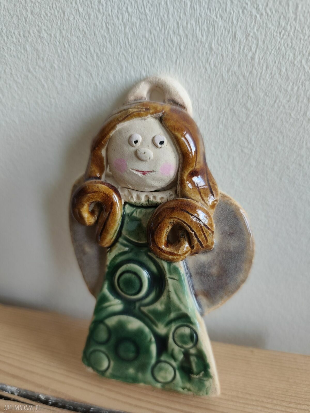 Ceramiczny aniołek 11 cm - świąteczna zawieszka na Boże Narodzenie