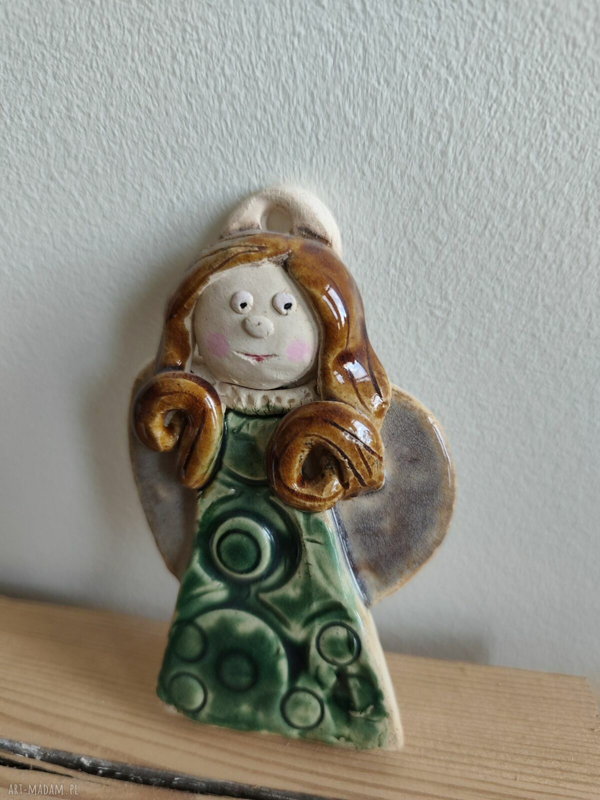 Ceramiczny aniołek 11 cm - świąteczna zawieszka na Boże Narodzenie