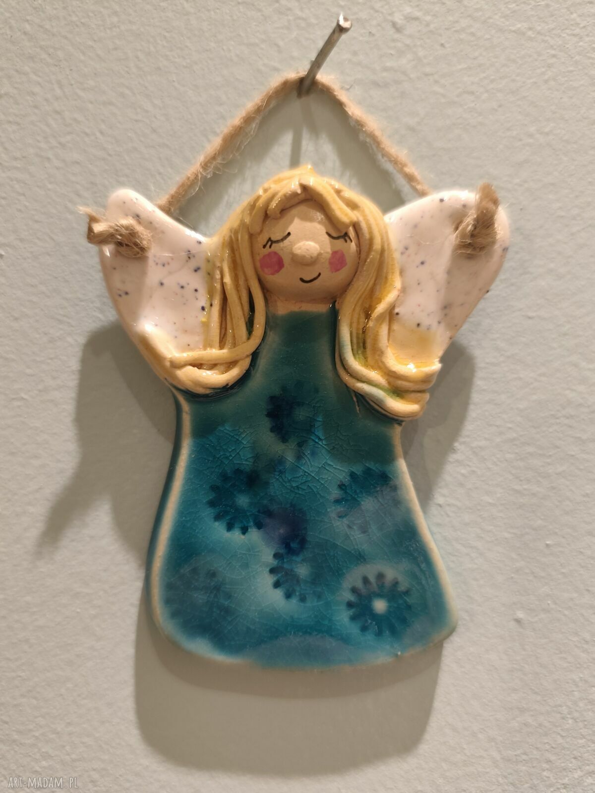 Aniołek ceramiczny na szczęście - prezent na chrzest i komunię (ok. 8 cm)