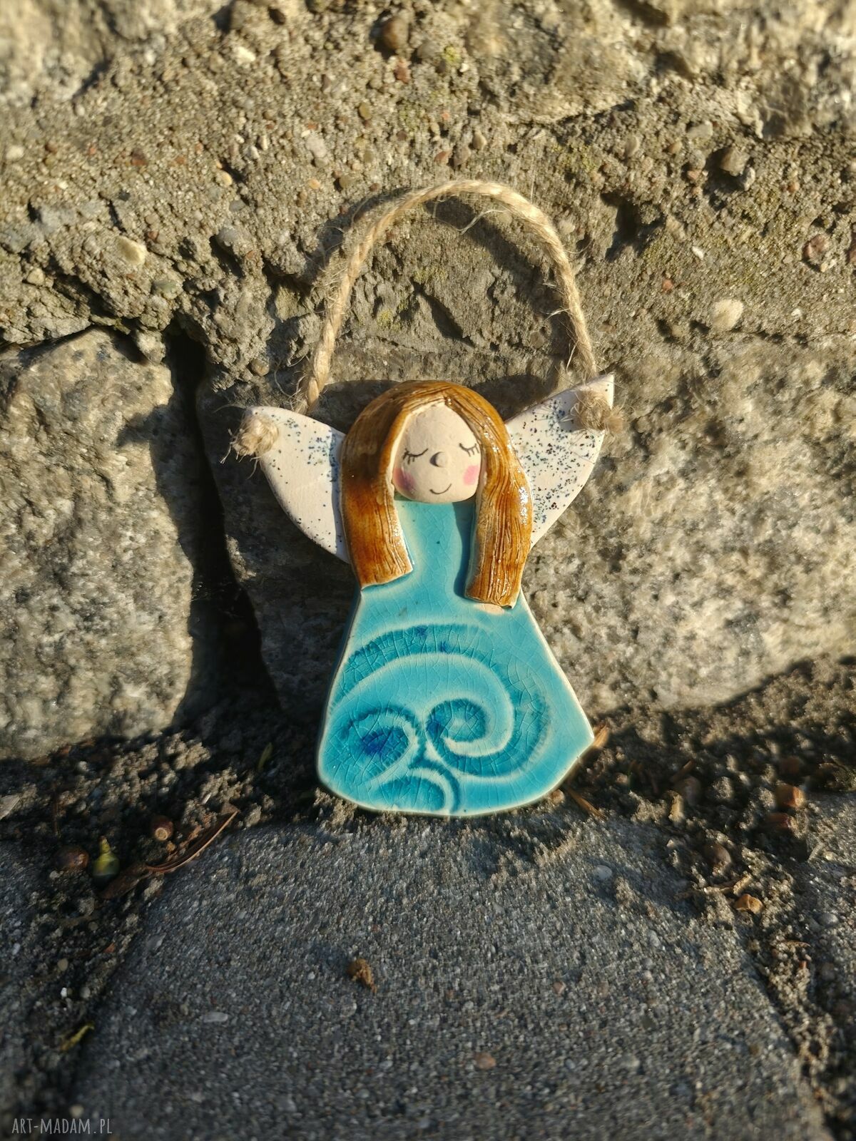 Aniołek ceramiczny 8 cm - bożonarodzeniowy prezent i dekoracja na ścianę