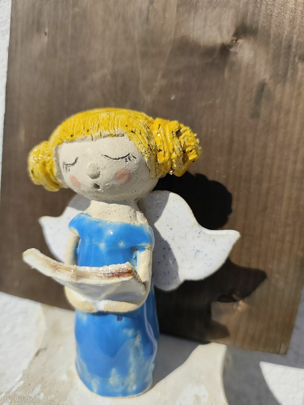 Ceramiczny aniołek na chrzest i komunię - ręcznie robiona pamiątka