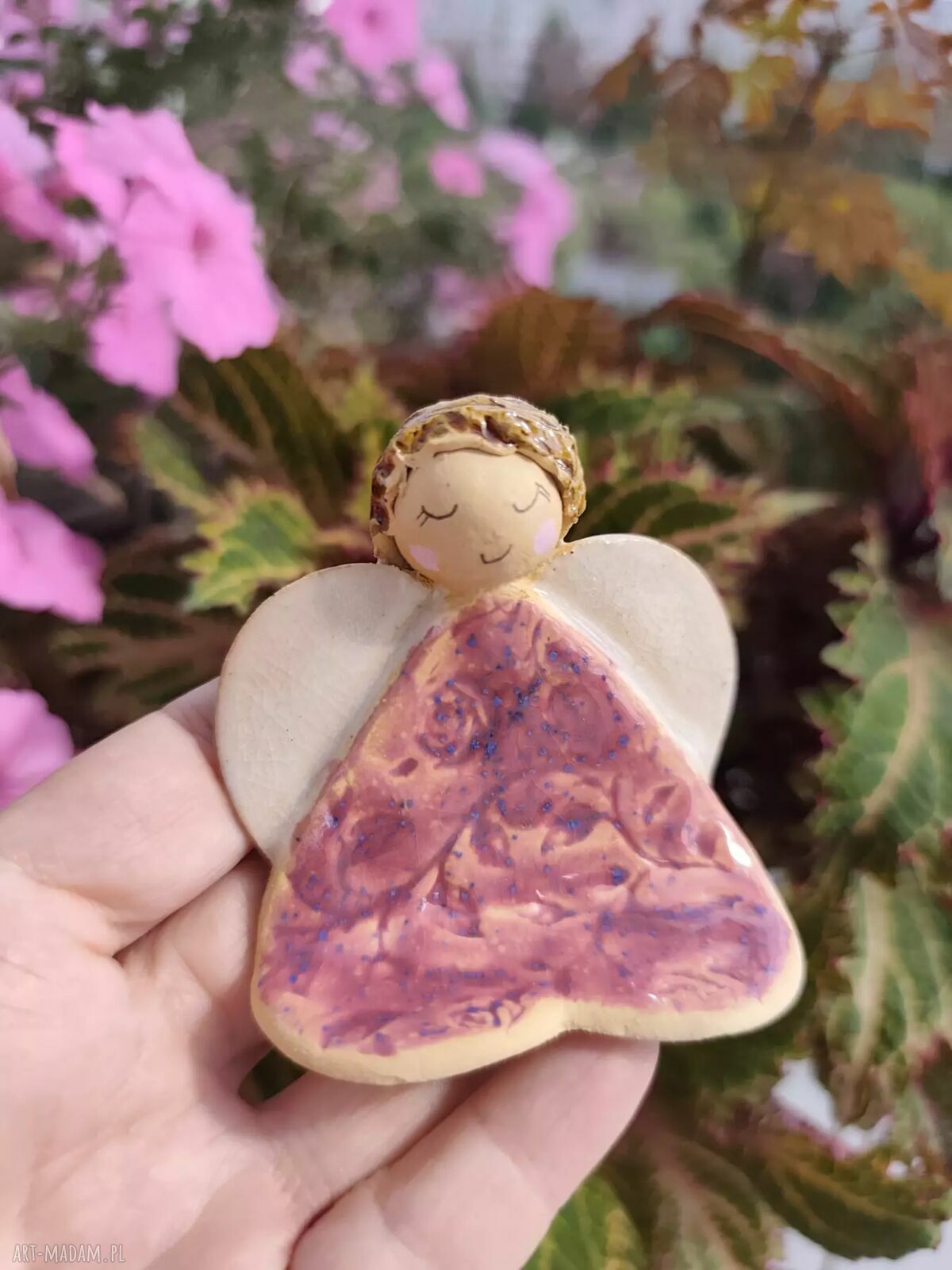 Aniołek ceramiczny z serduszek