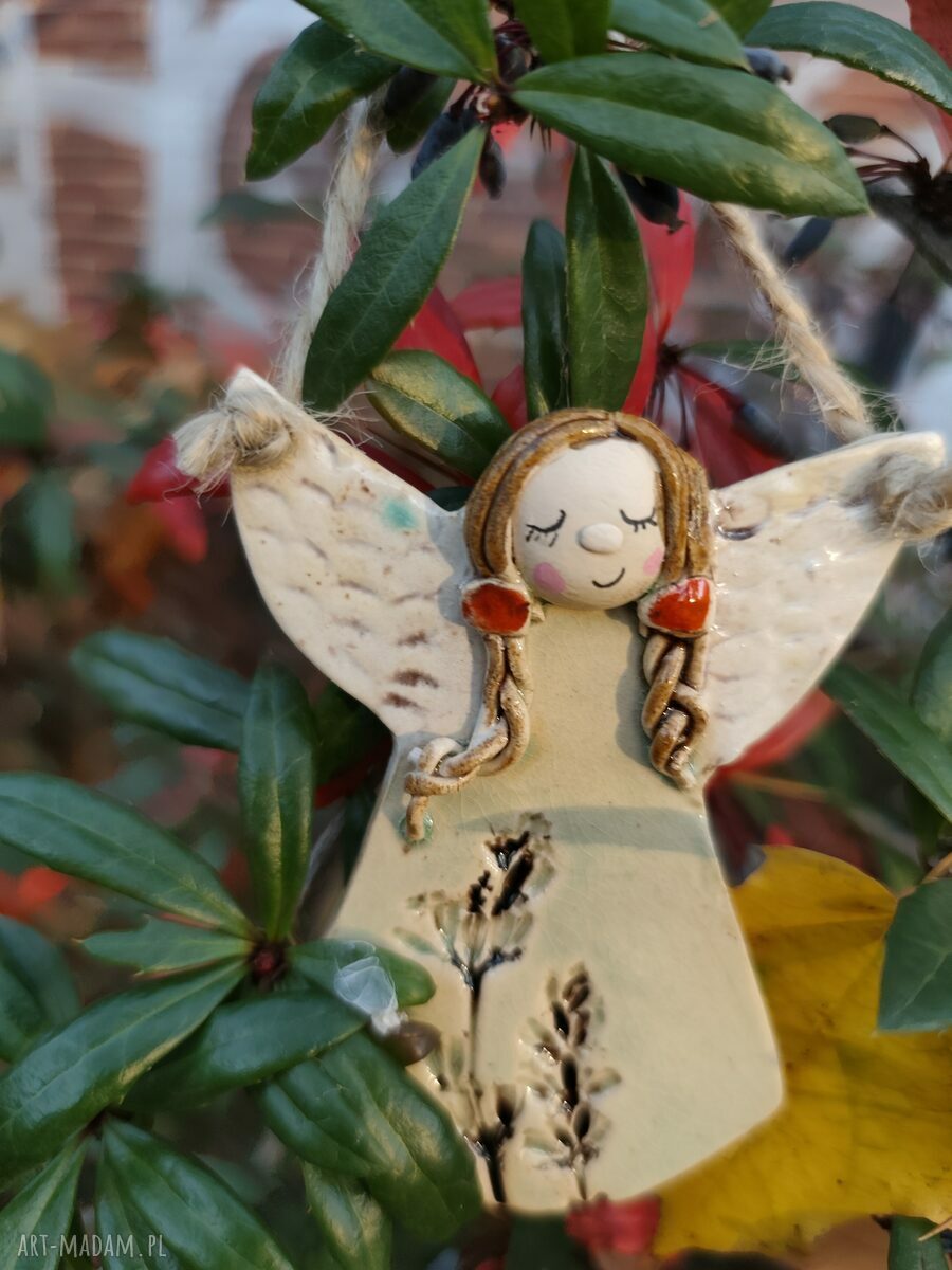 Aniołek ceramiczny na Boże Narodzenie - delikatna ozdoba na ścianę