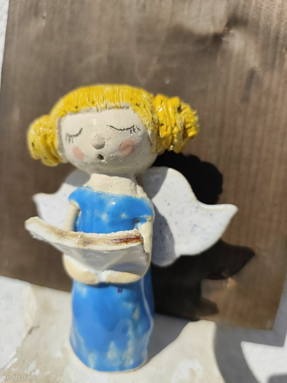 Ceramiczny aniołek na chrzest i komunię - ręcznie robiona pamiątka