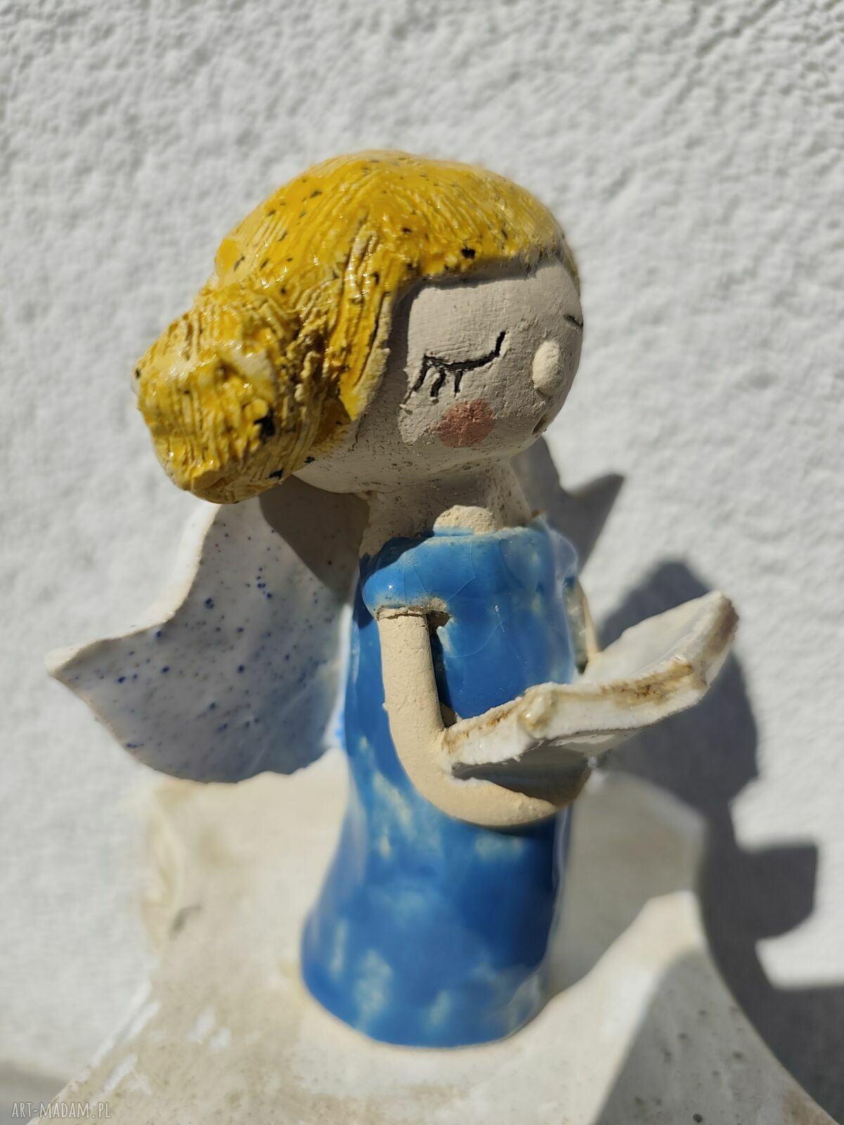 Ceramiczny aniołek na chrzest i komunię - ręcznie robiona pamiątka