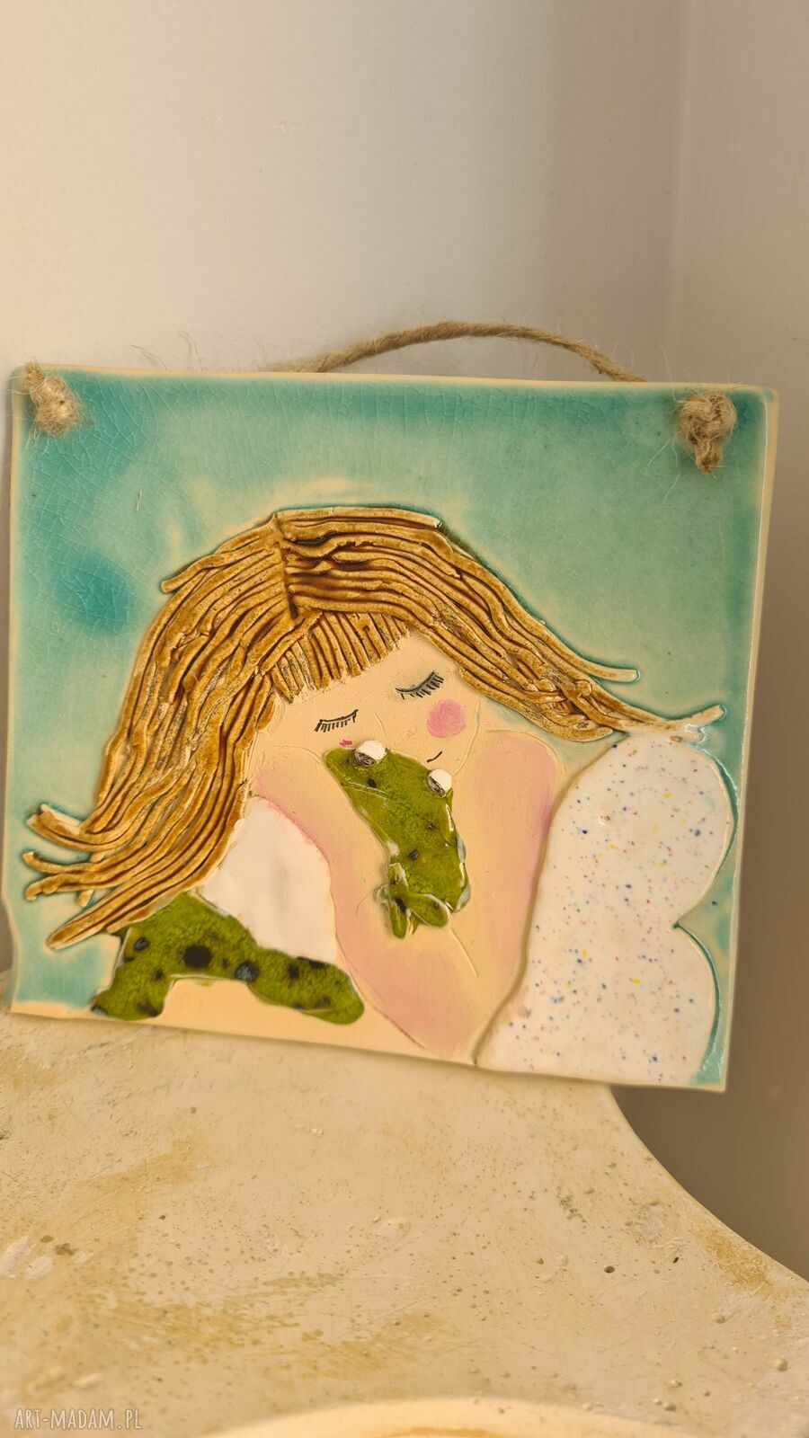 Aniołek ceramiczny do powieszenia na ścianę - rękodzieło Wolna Chwila 13x11 cm