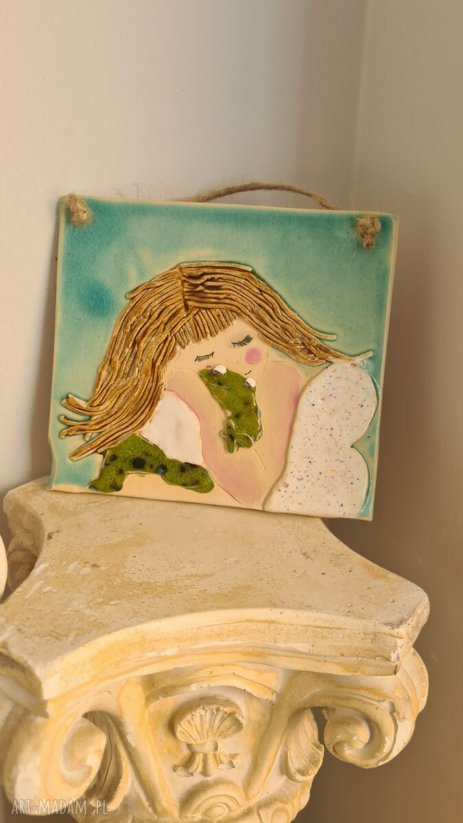 Aniołek ceramiczny do powieszenia na ścianę - rękodzieło Wolna Chwila (13x11 cm)