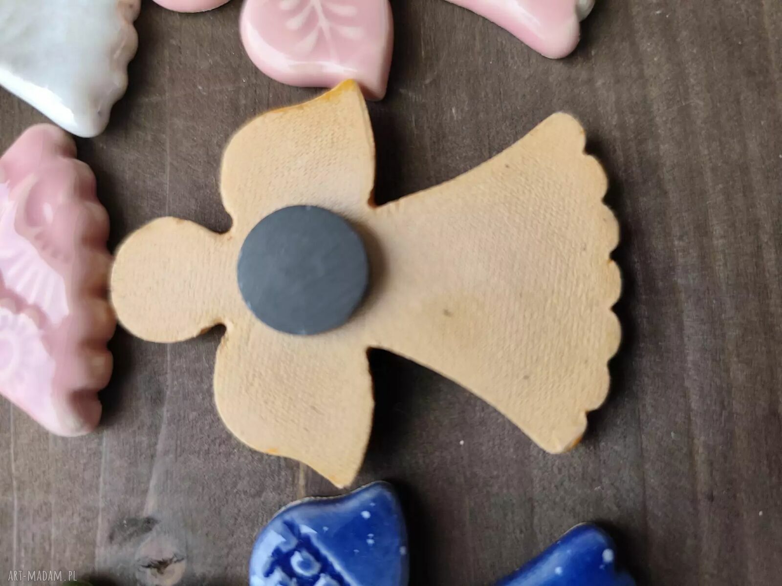 Aniołek ceramiczny magnes - rękodzieło na wyjątkową pamiątkę