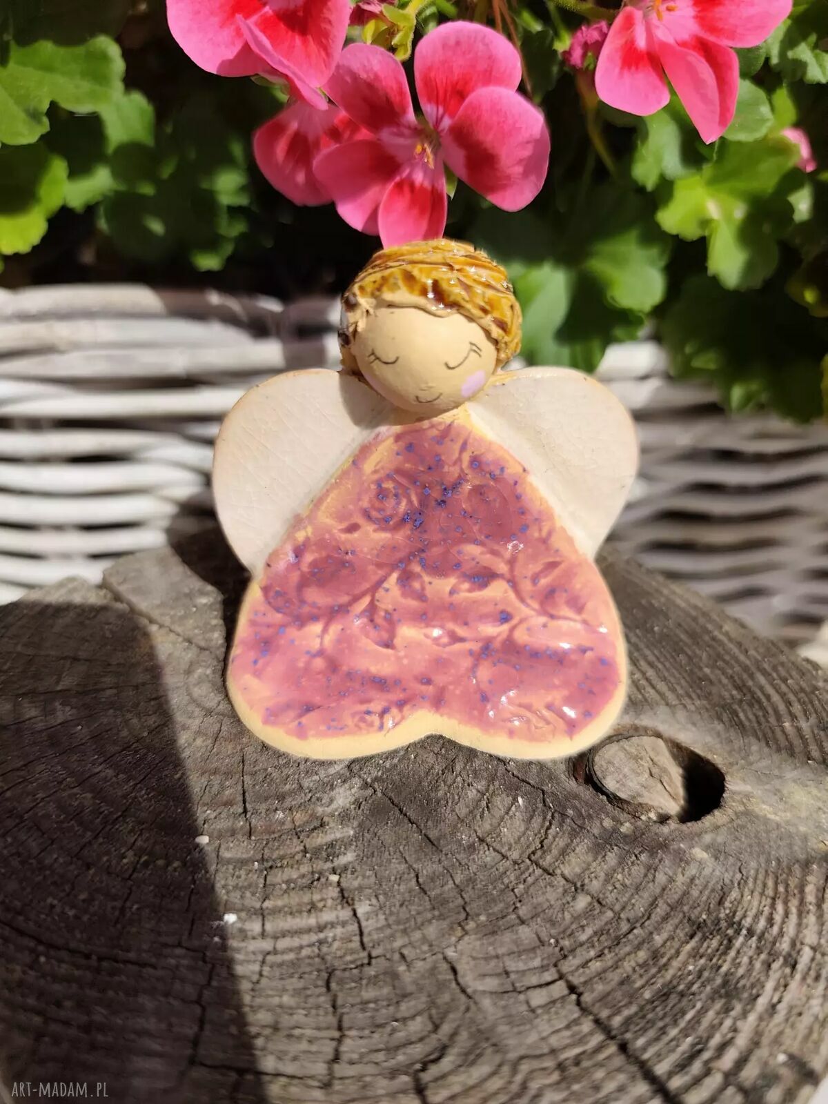 Aniołek ceramiczny z serduszek