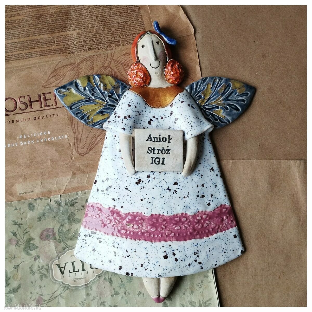 Aniołek dla dziewczynki - ceramika handmade wisząca na sznureczku