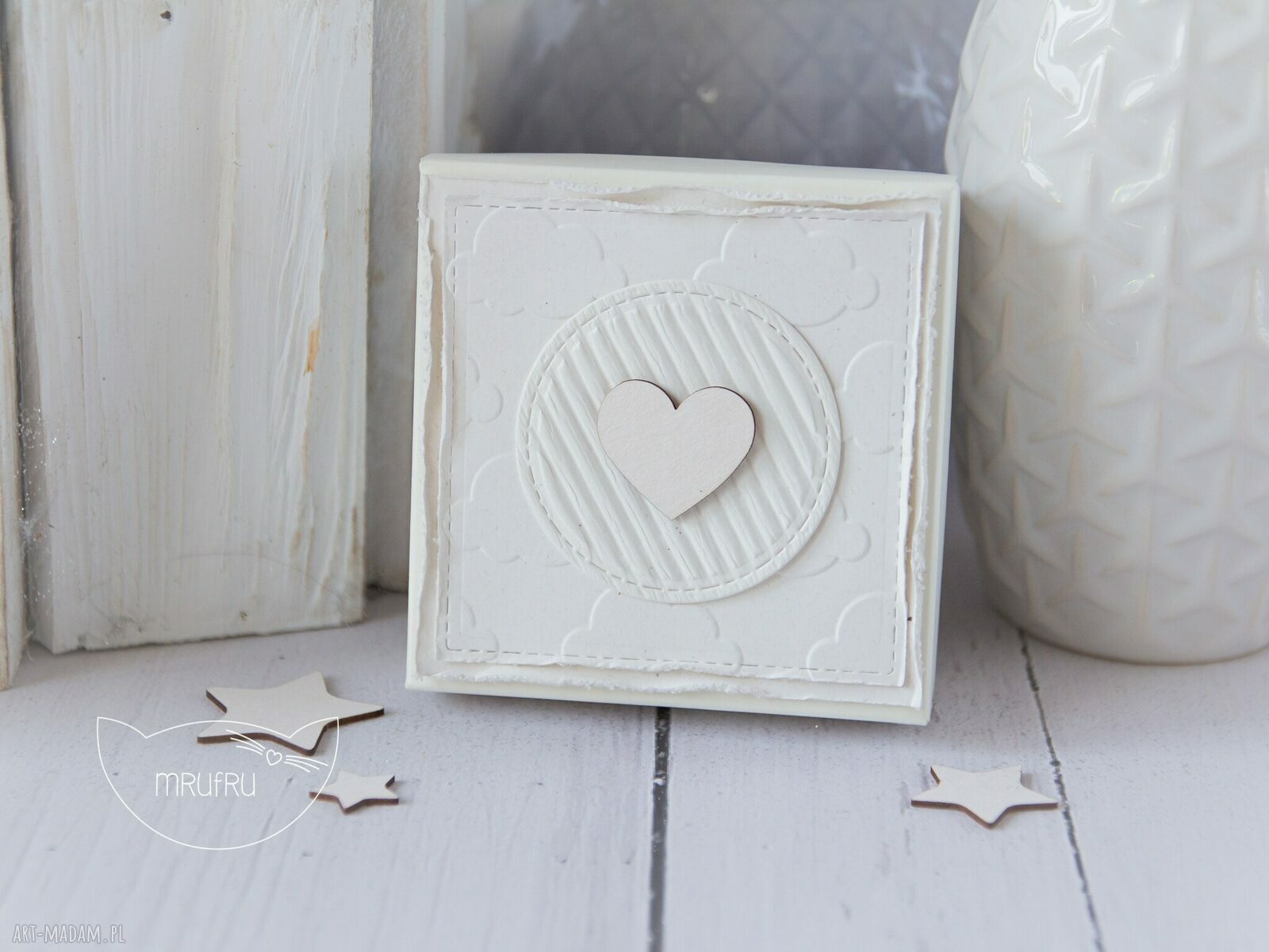 scrapbooking kartki: Aniołek Stróż z kartką w mini pudełeczku. Przeurocza alternatywa dla karki