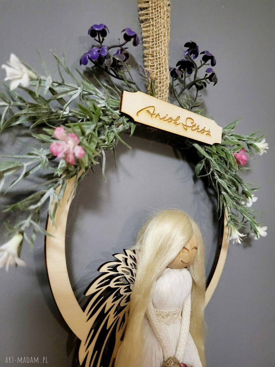 Aniołek wiszący z koszyczkiem - Anioł Stróż na prezent 47 cm