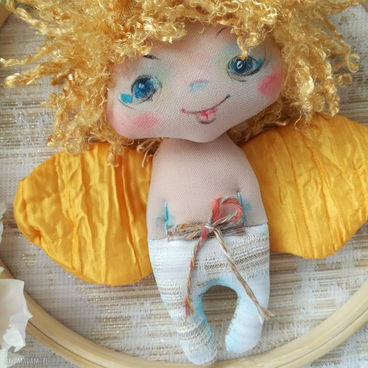 Aniołek wróbelek 14 cm - zawieszka tekstylna ręcznie szyta i malowana