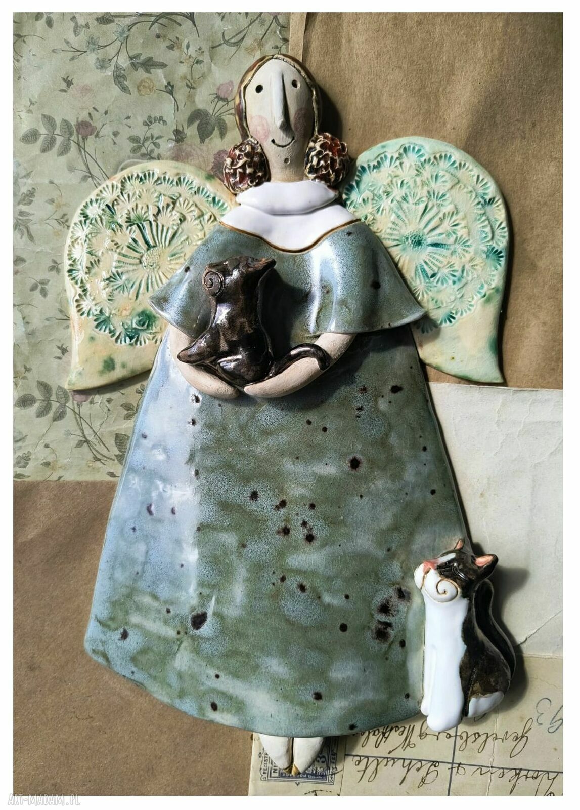Aniołek z 2 kotami - ceramiczna dekoracja handmade