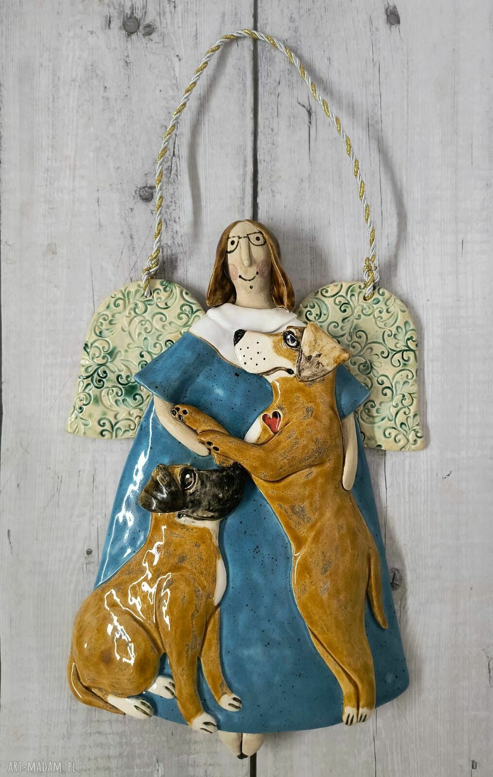 Aniołek z dogami - ceramiczna dekoracja do zawieszenia