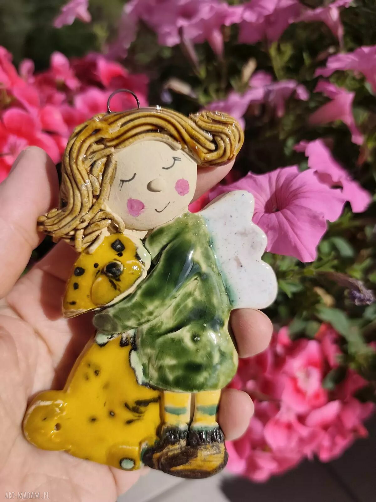 Ceramiczny aniołek z psem - ręcznie robiona figurka