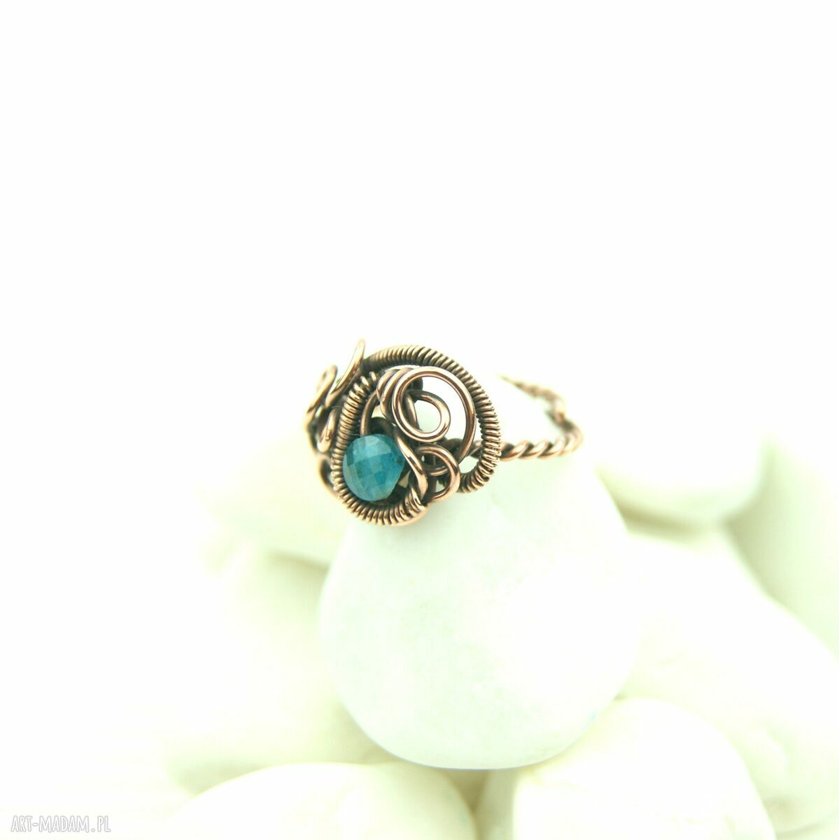 Apatyt regulowany pierścionek z miedzi - wire wrapping dla Ciebie