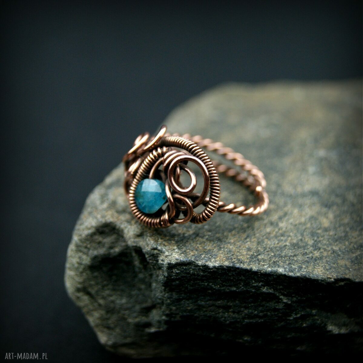 Apatyt regulowany pierścionek z miedzi - wire wrapping dla Ciebie