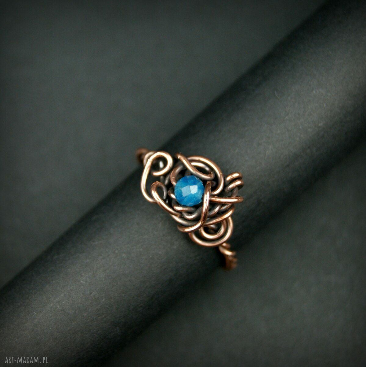 Regulowany pierścionek z apatytu i miedzi - wire wrapping