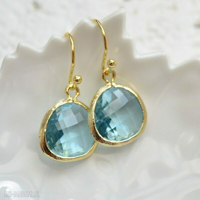 Aqua drops in gold