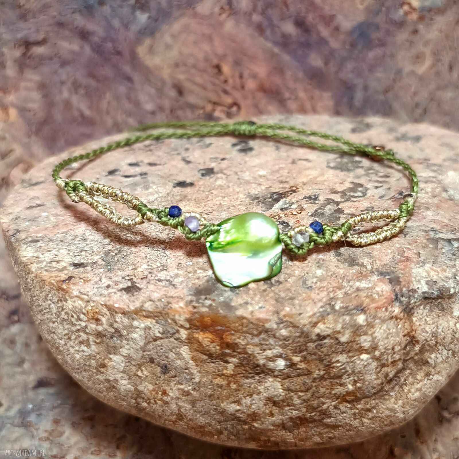Bransoletka Aquatic Plant z perłą słodkowodną, lapis lazuli i mikromakramy - rękodzieło Delfina Dolls