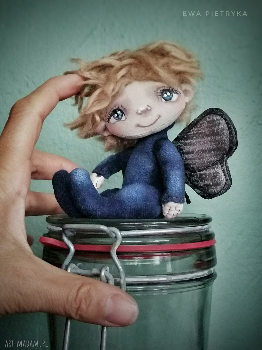 Artystyczna lalka kolekcjonerska - malutki aniołek z tkaniny (ok. 12 cm)
