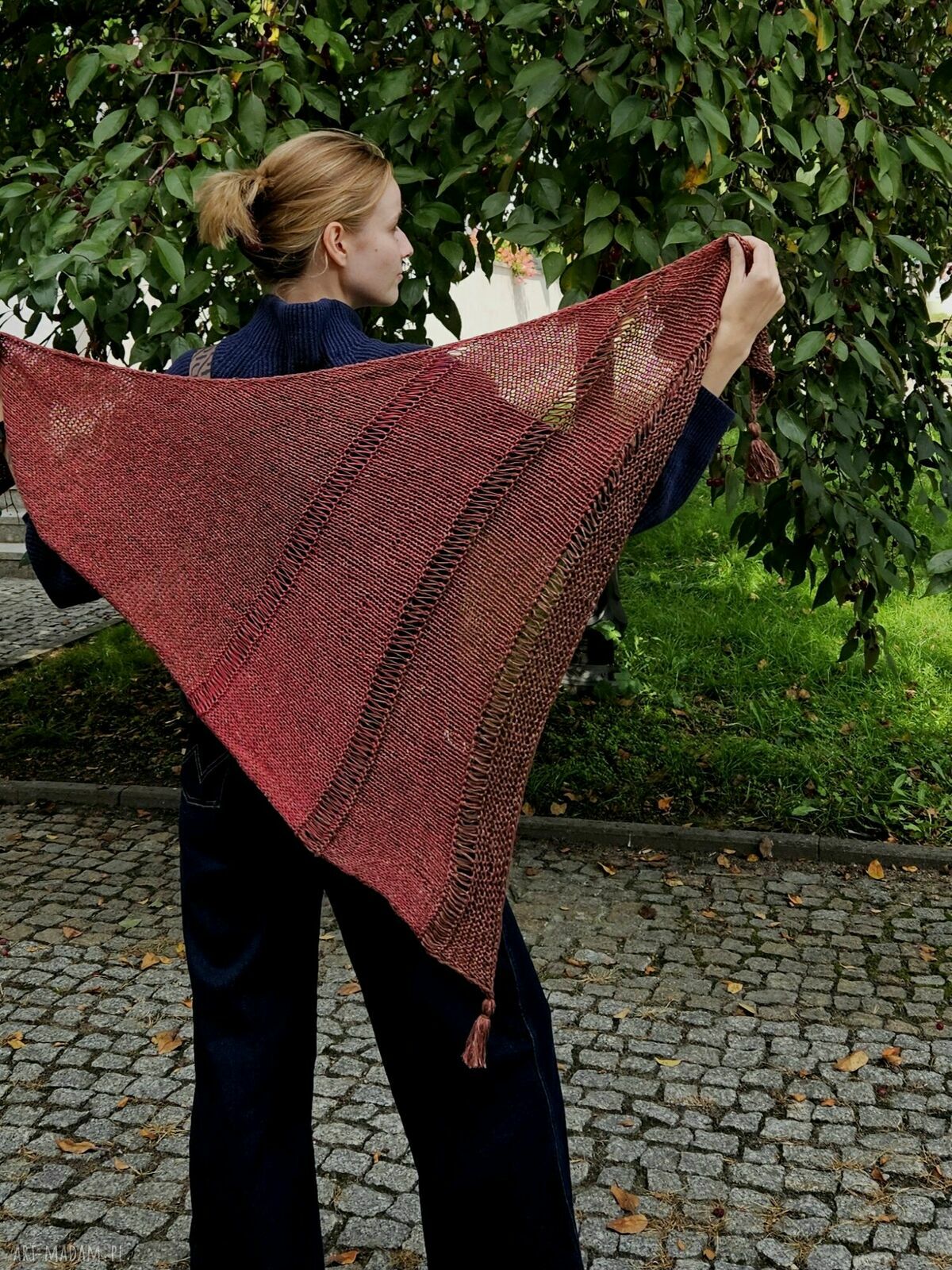 Asymetryczna chusta lniana boho z chwostami