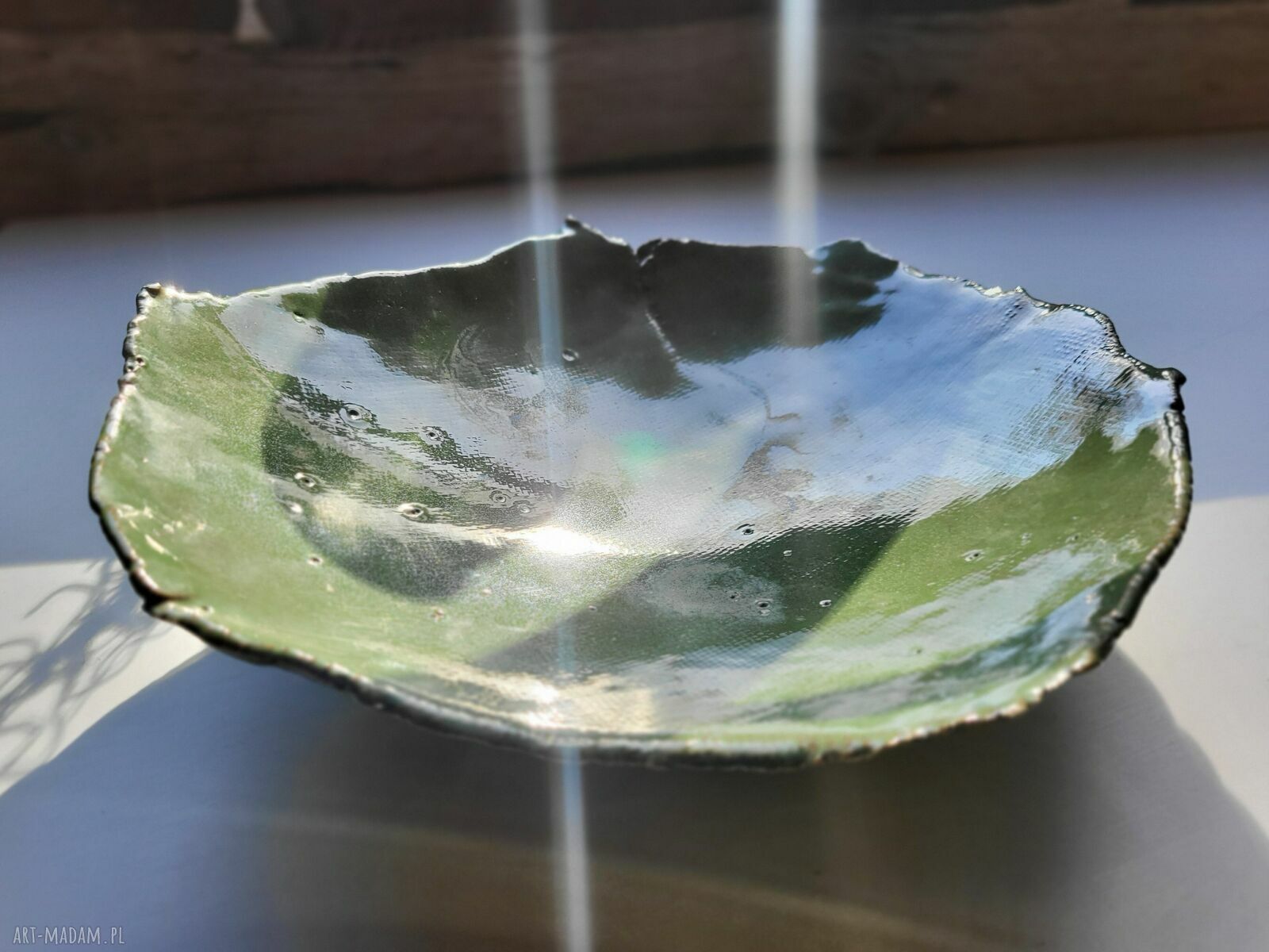 Asymetryczna patera ceramiczna - ręcznie formowana z oliwkową zielenią