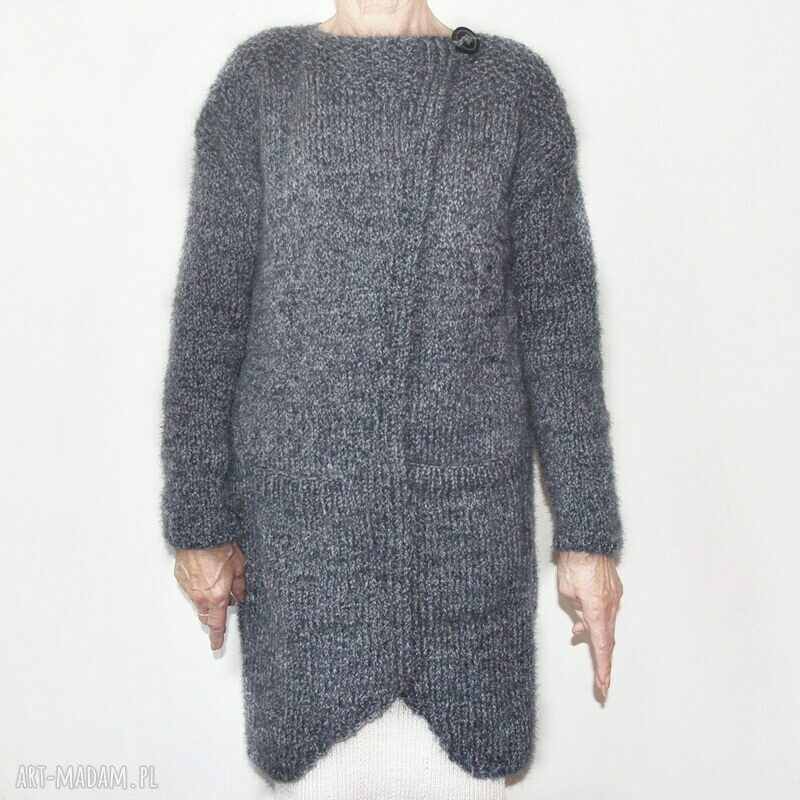 Asymetryczny, elegancki sweter handmade - kardigan z guzikiem