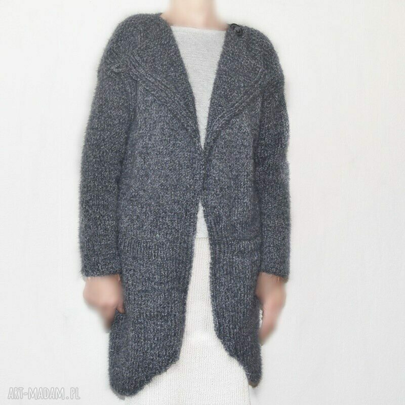 Asymetryczny, elegancki sweter handmade - kardigan z guzikiem