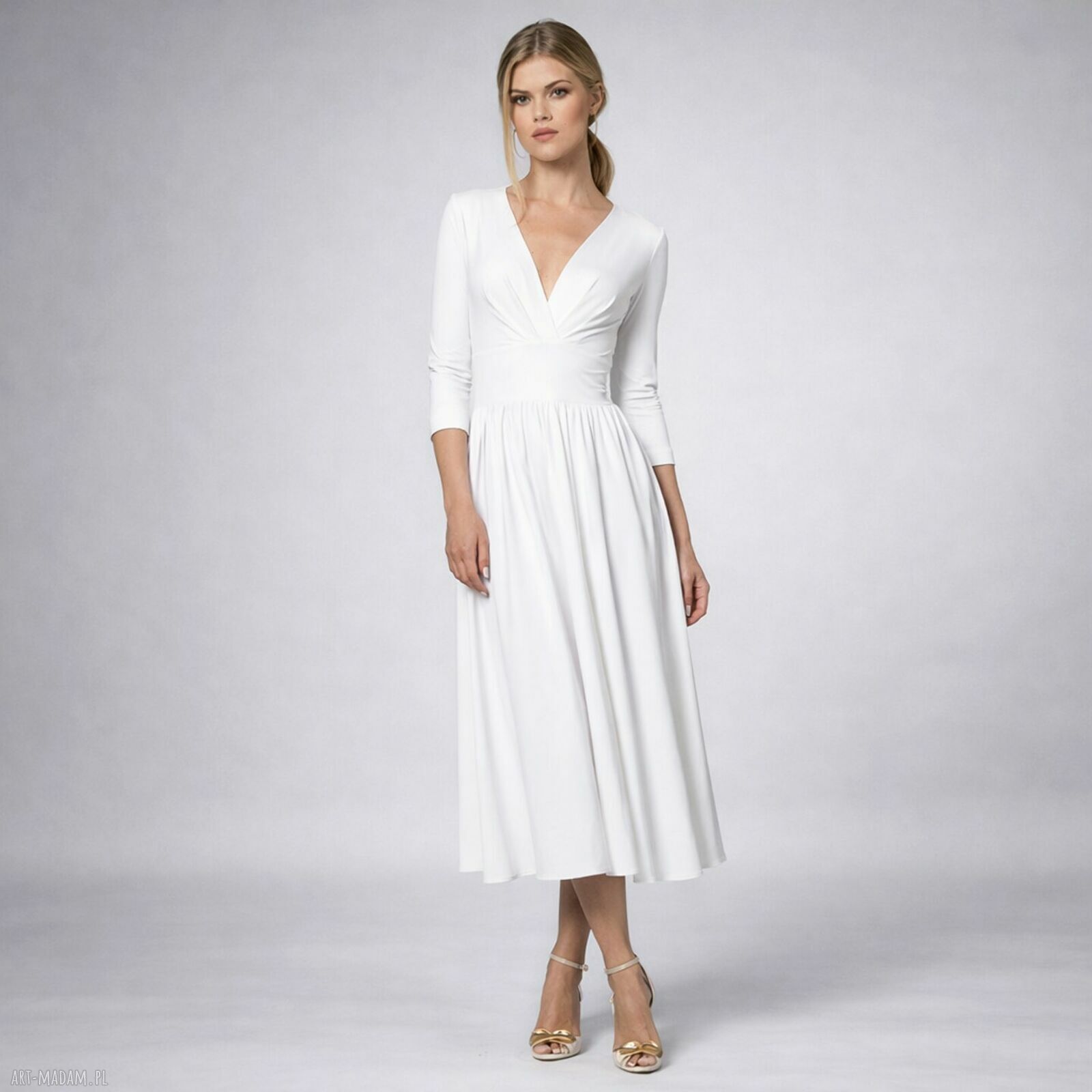 Audrey - elegancka suknia ślubna w bieli
