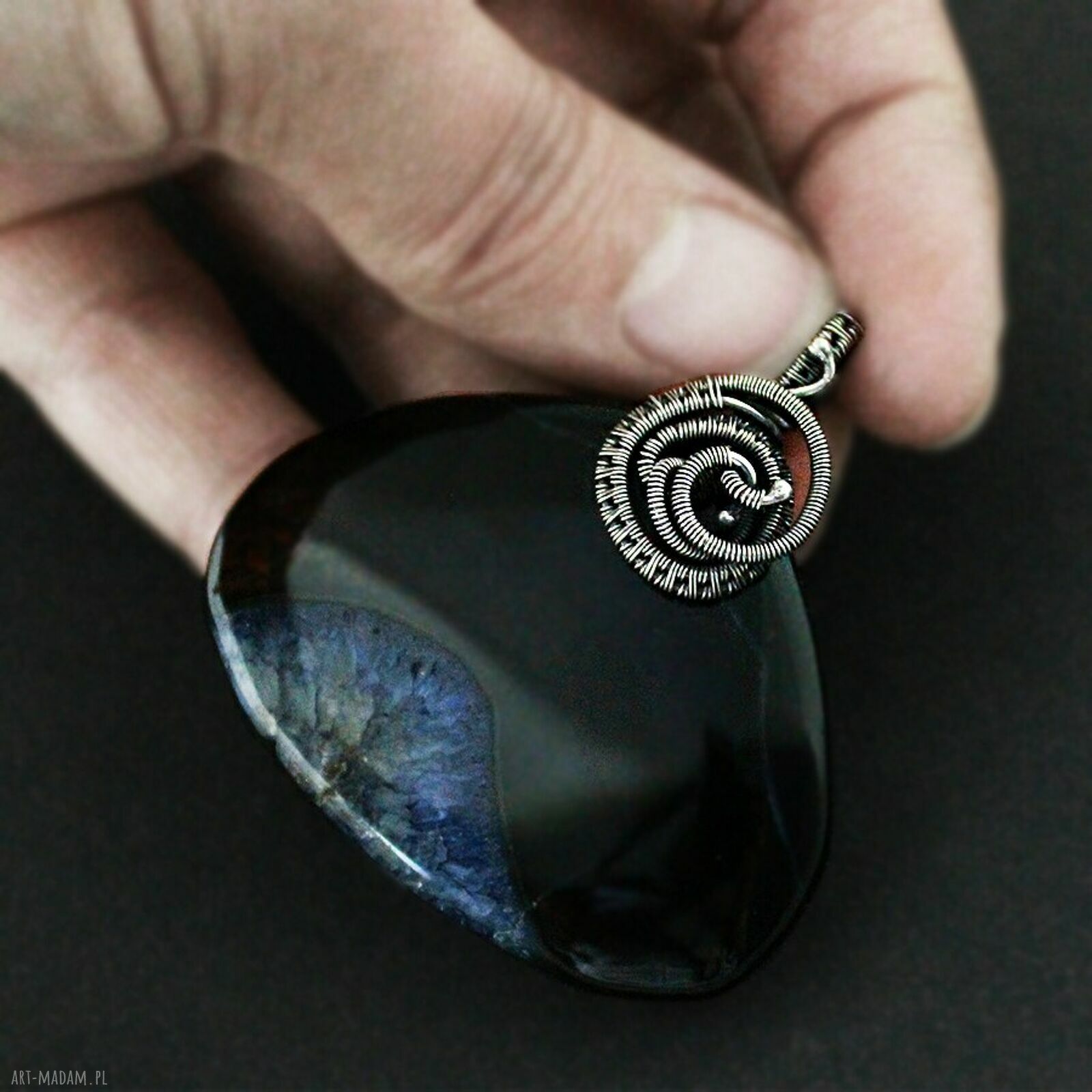 Aura - talizman z agatem z inkluzją, wire-wrapping ze srebra oksydowanego