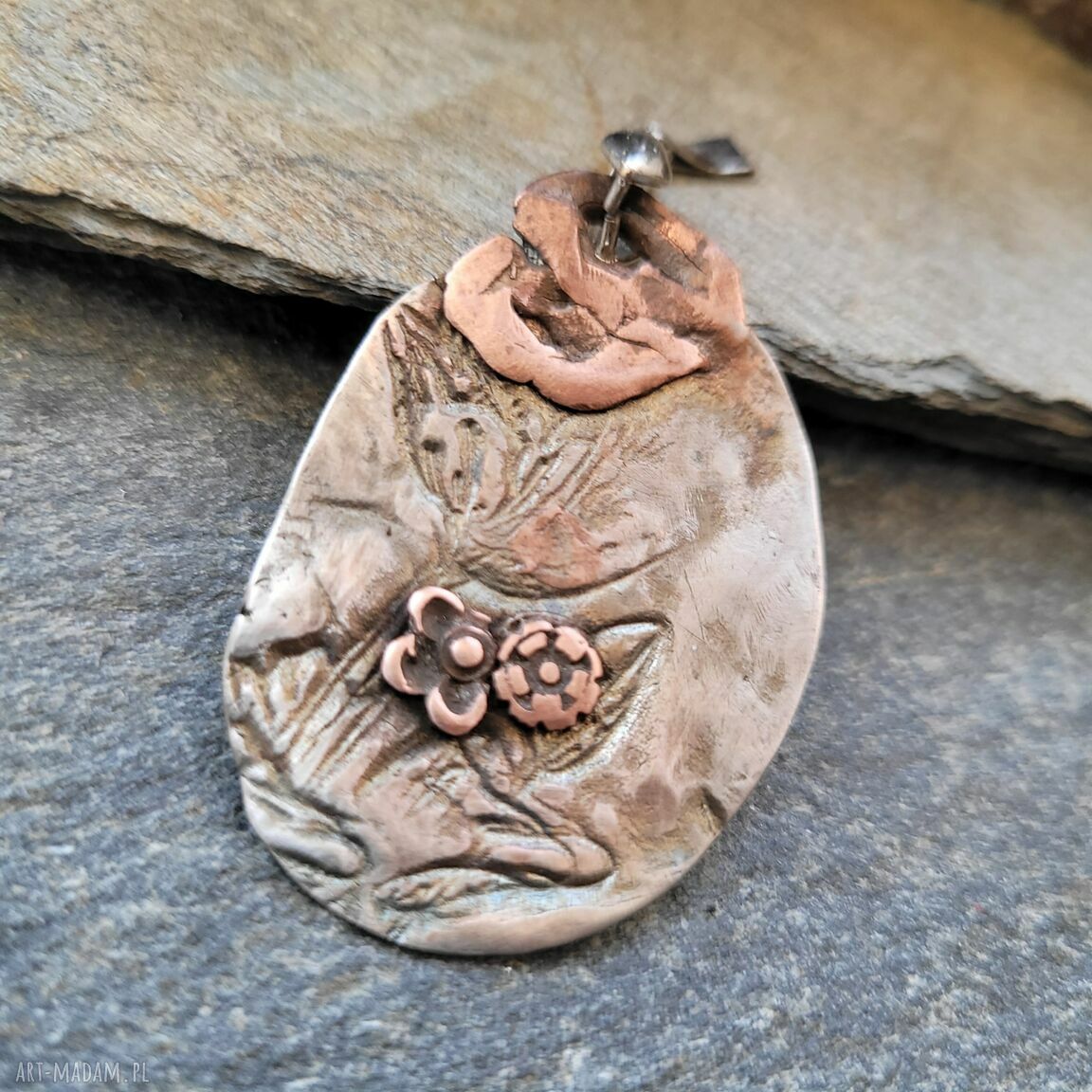 Autorski wisior z glinki Art Clay - biała miedź, patyna i poler ręcznie