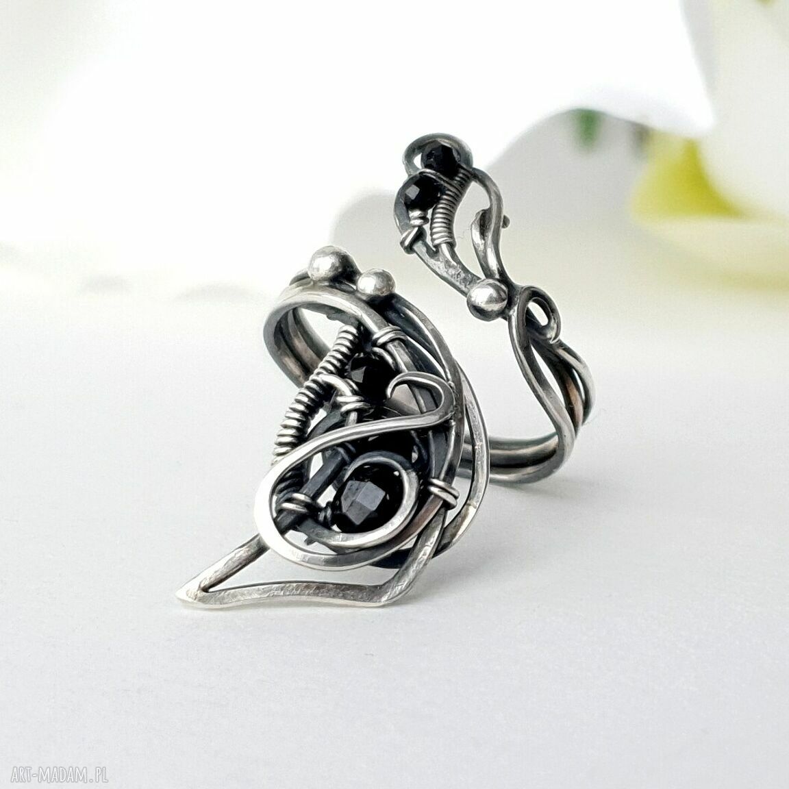 Naja - srebrny pierścionek z spinelami, wire wrapping, regulowany