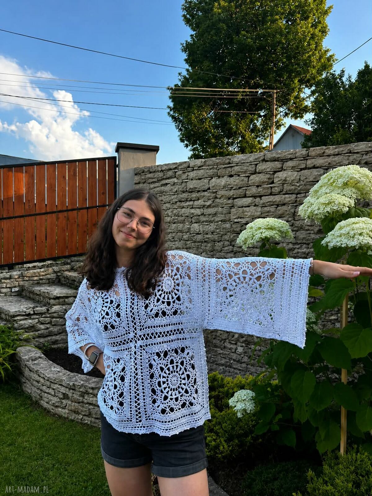 Biała ażurowa bluzka szydełkowa handmade