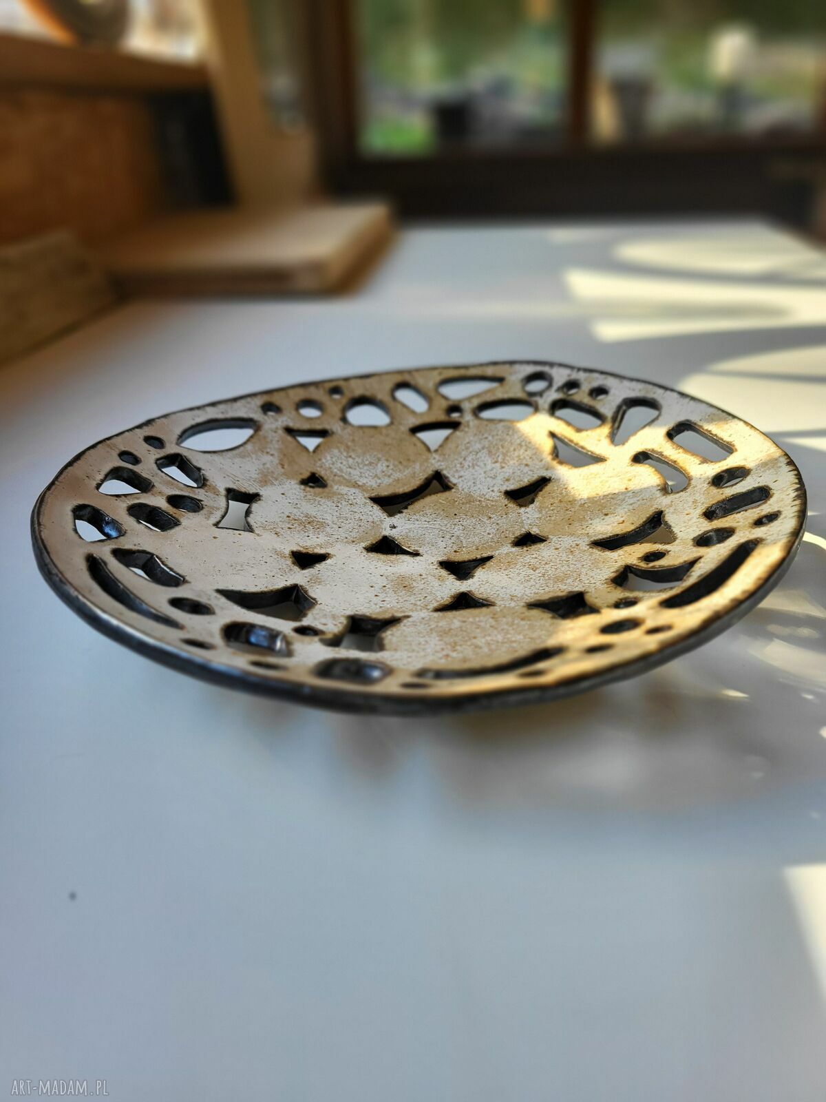 Ażurowa ceramiczna patera do serwowania i na prezent