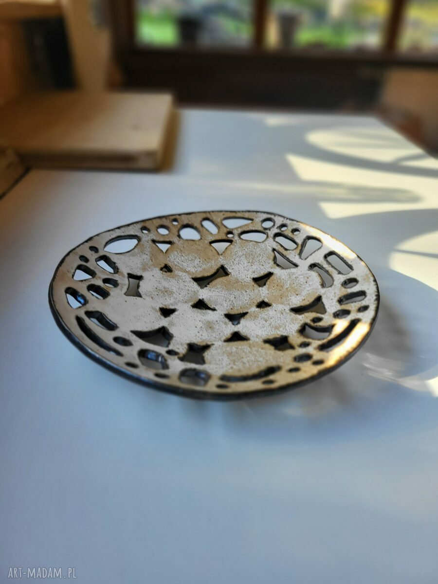 Ażurowa ceramiczna patera do serwowania i na prezent