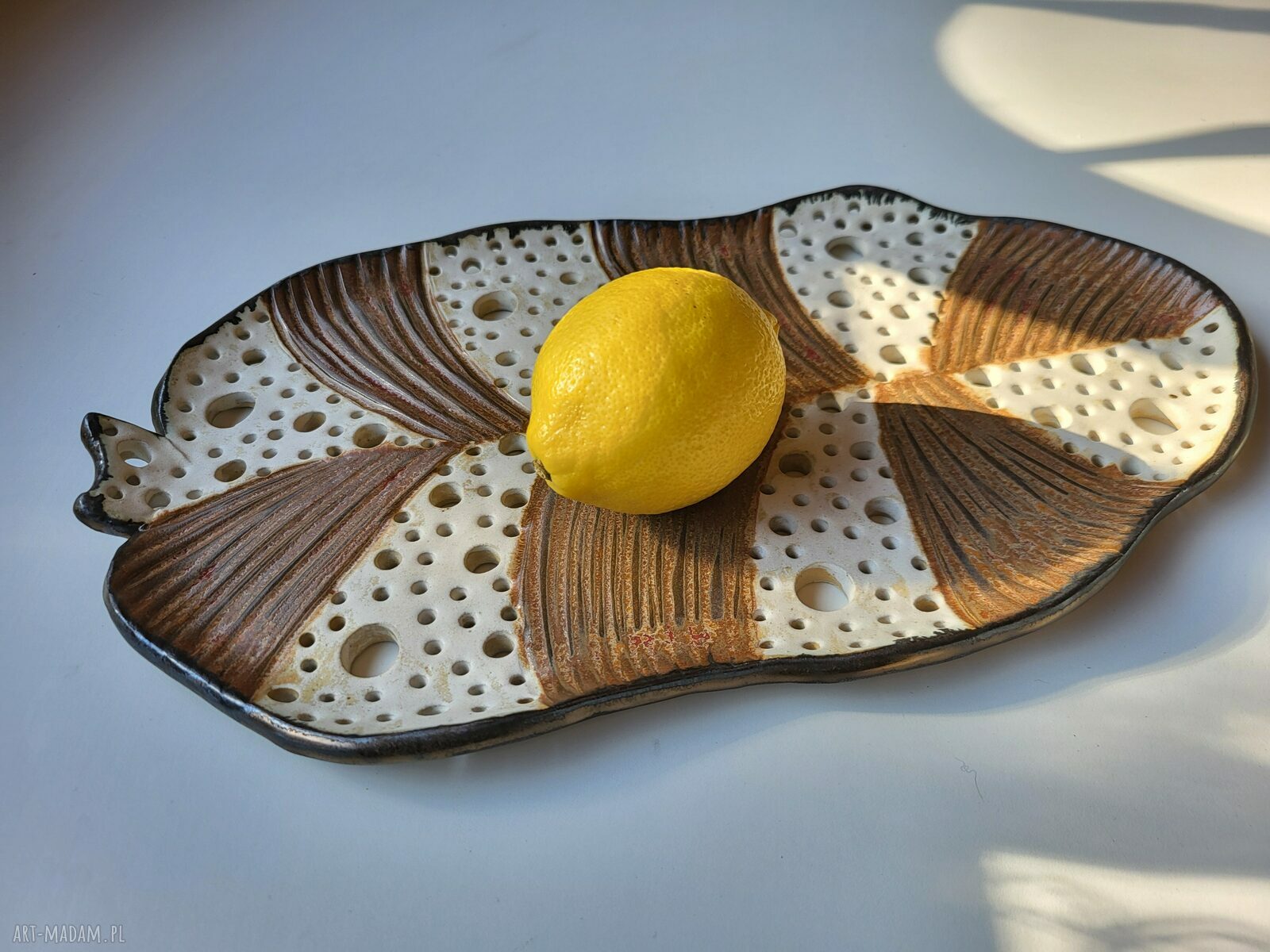 Ażurowa ceramiczna patera liść