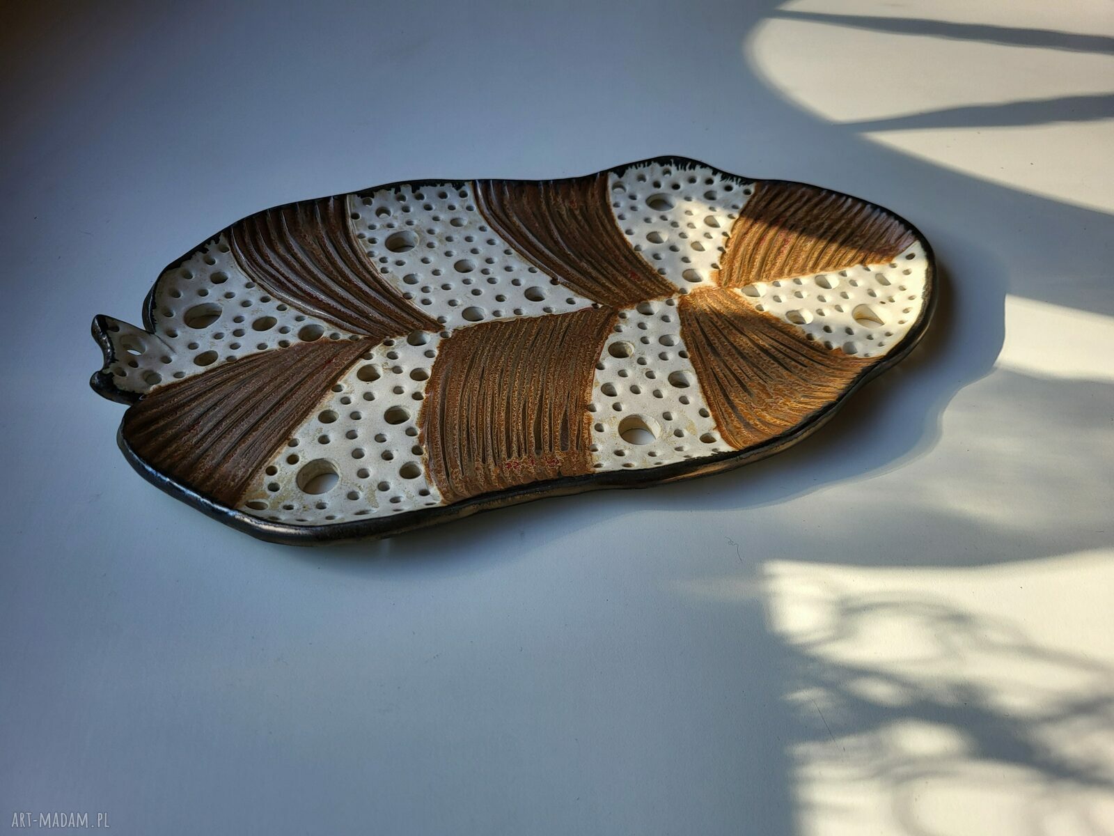 Ażurowa ceramiczna patera liść