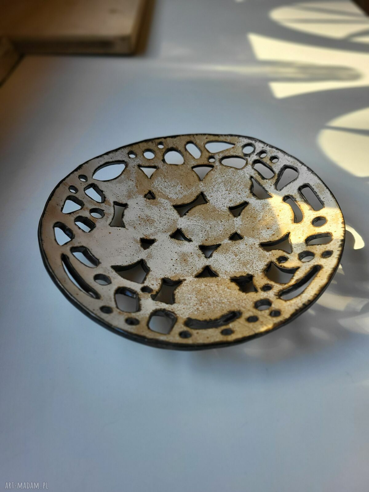 Ażurowa ceramiczna patera do serwowania i na prezent