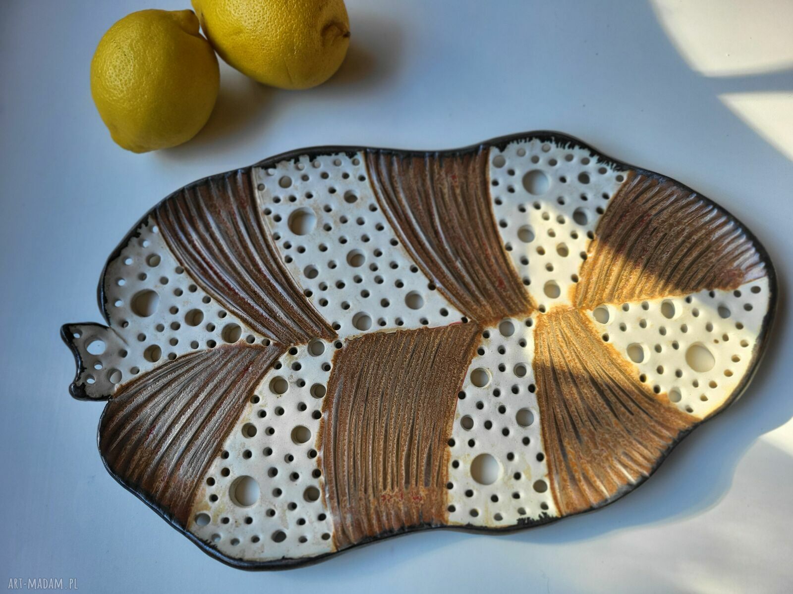 Ażurowa ceramiczna patera liść