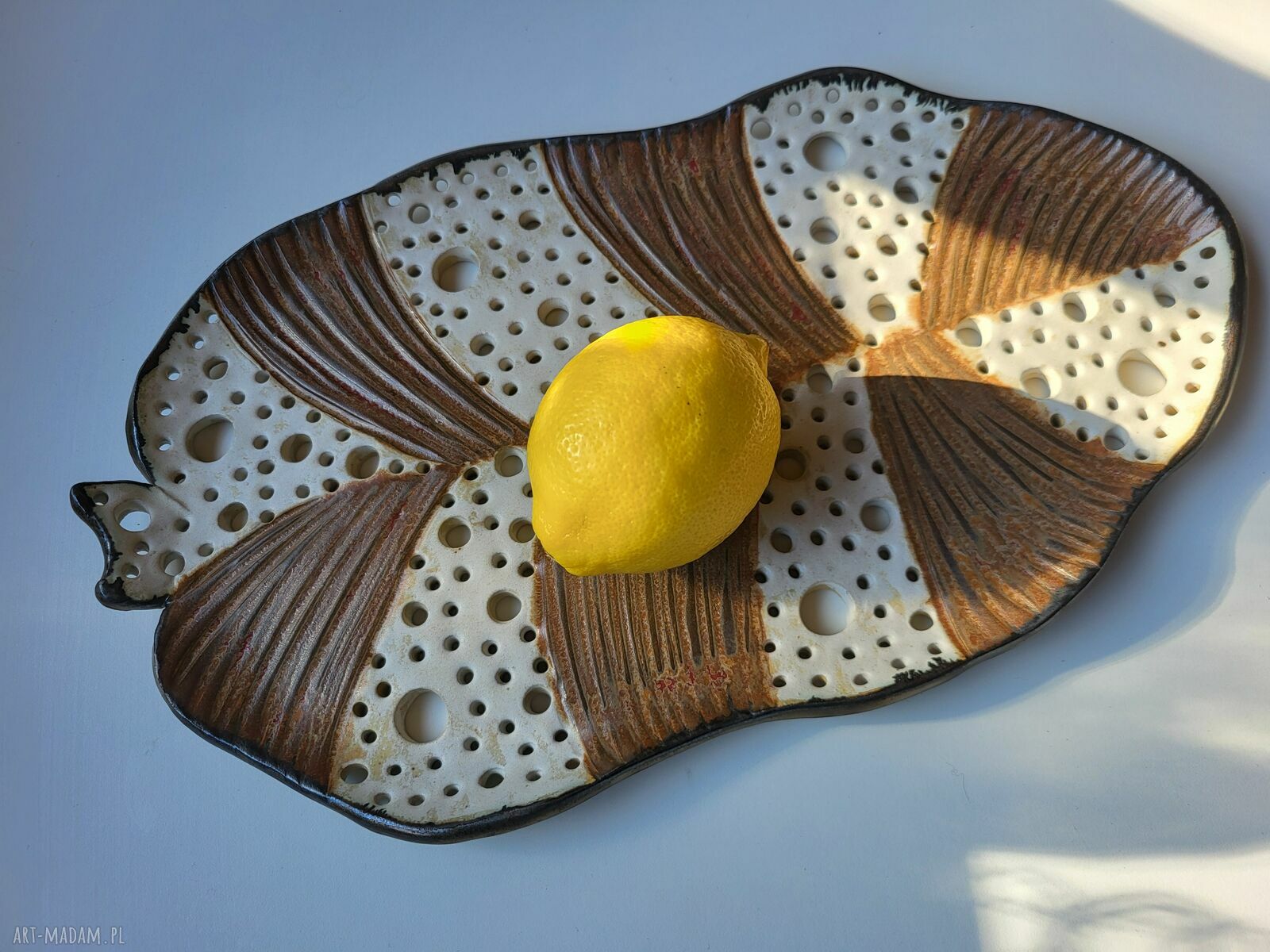 Ażurowa ceramiczna patera liść