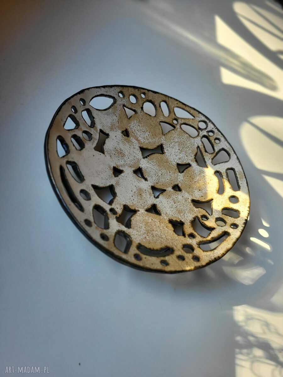 Ażurowa ceramiczna patera do serwowania i na prezent