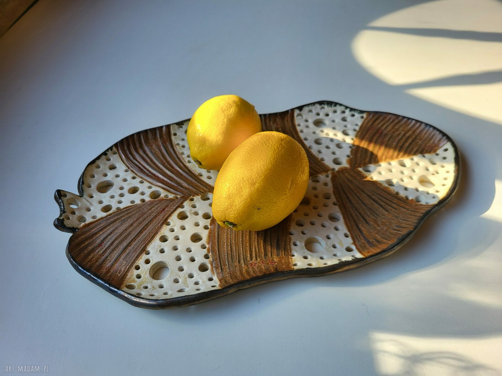 Ażurowa ceramiczna patera liść
