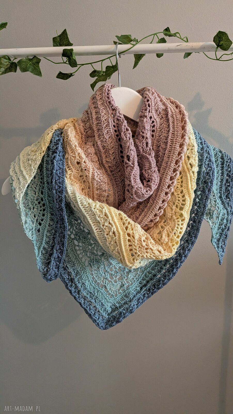 Ażurowa chusta szydełkowa Faded Unicorn - ręcznie robiona