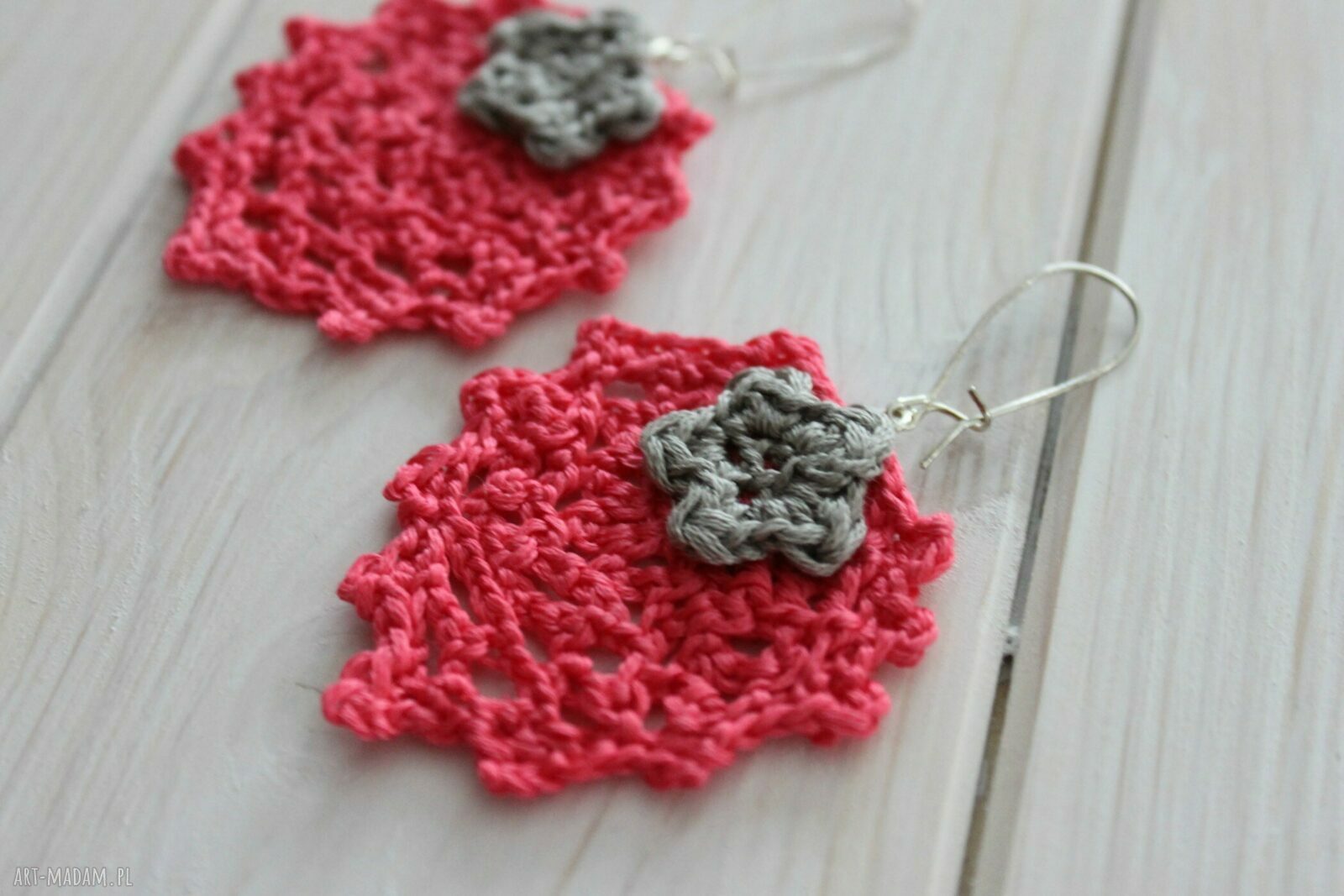 Ażurowe kolczyki malinowe handmade